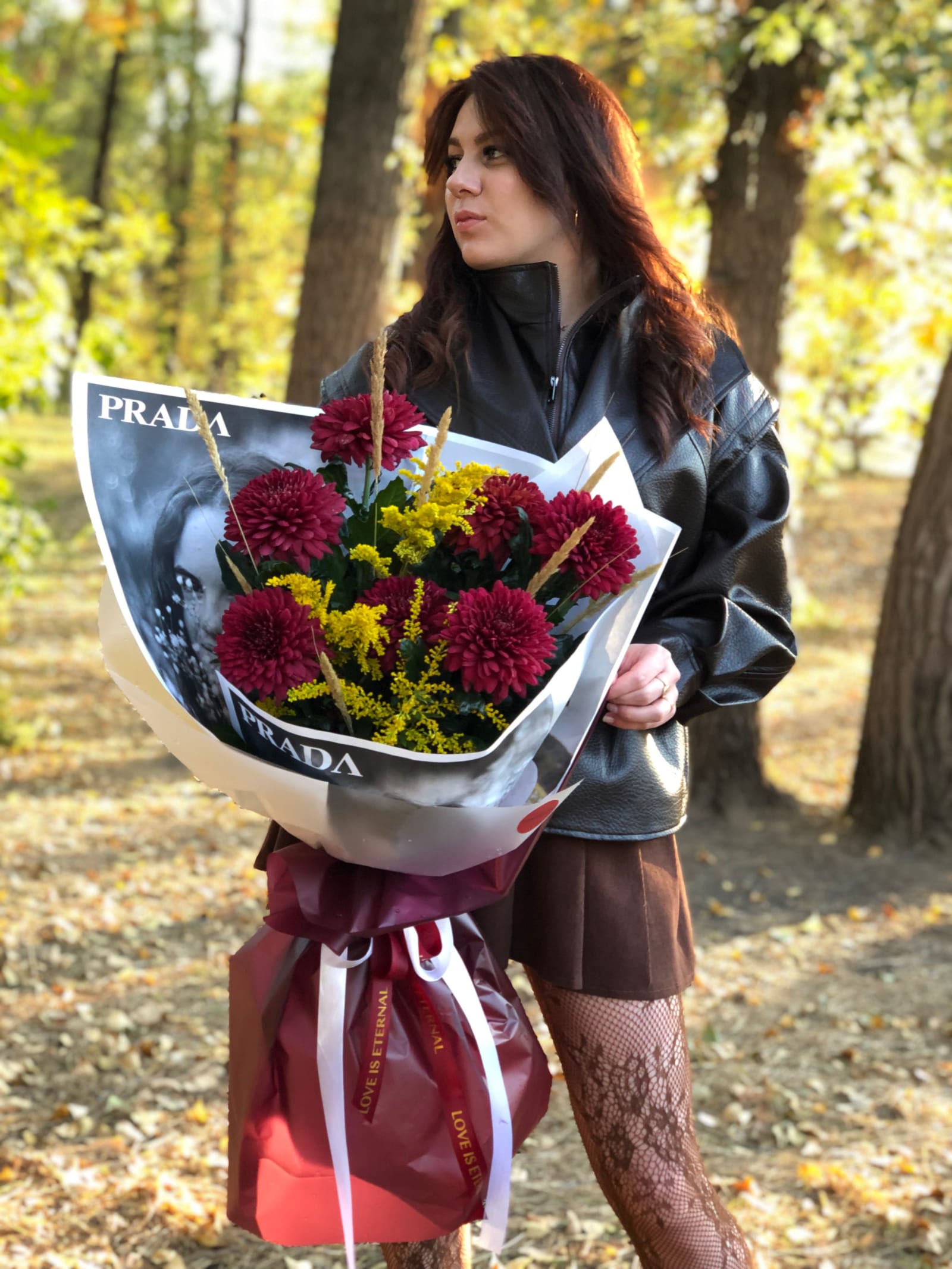Монобукет с сезонными яркими хризантемами